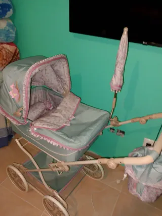 Coche de muñecas grande