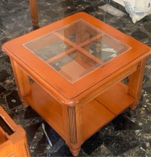 Mesa de roble con tapa de cristal  URGE SU RETIRAD