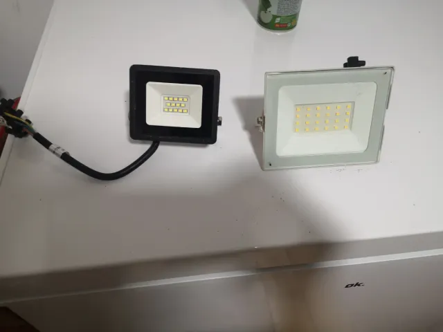 Focos LED Negro y Blanco