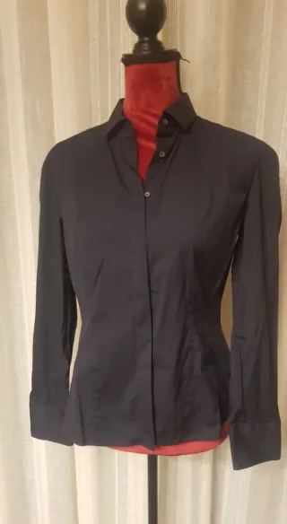 Pack 2 Camisas: Roja y Azul Oscuro
