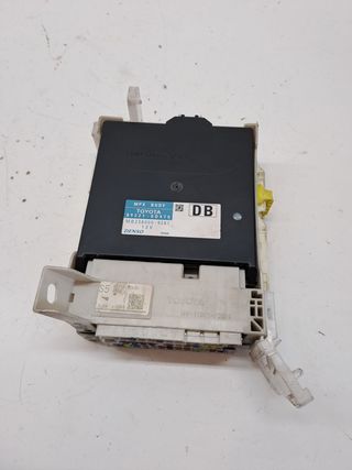 CAJA RELES / FUSIBLES TOYOTA YARIS (11)
