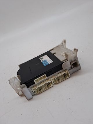 CAJA RELES / FUSIBLES TOYOTA YARIS (11)