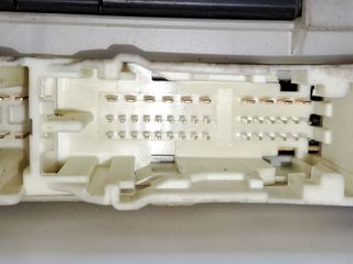 CAJA RELES / FUSIBLES TOYOTA YARIS (11)
