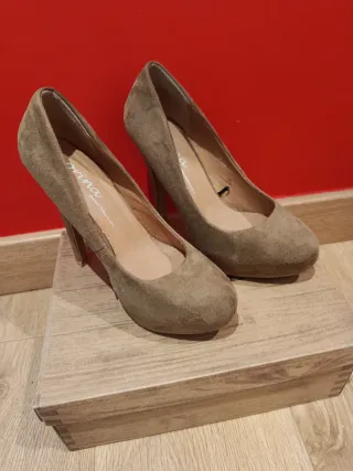 Zapatos de tacón marrones ante