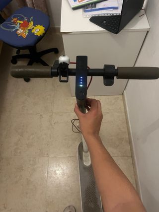 Patinete eléctrico blanco 