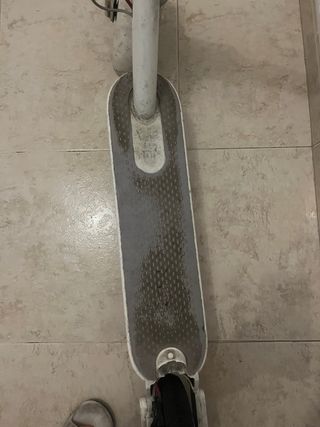 Patinete eléctrico blanco 