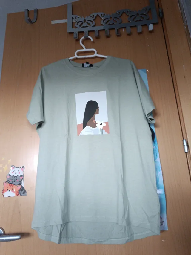 Camiseta verde con estampado mujer