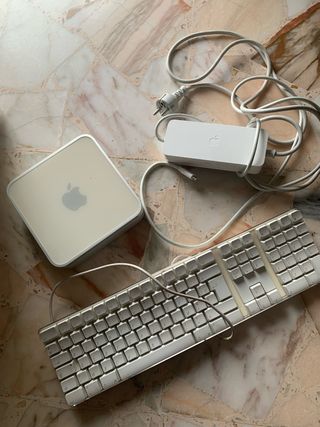 Mac mini con tastiera Apple a1176