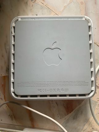 Mac mini con tastiera Apple a1176