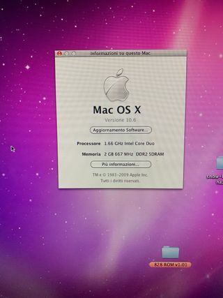 Mac mini con tastiera Apple a1176