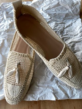 Zapatos planos de vestir, color beige