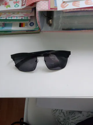 Gafas de sol Armani negras. 