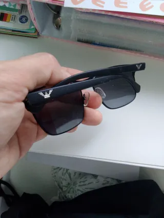 Gafas de sol Armani negras. 