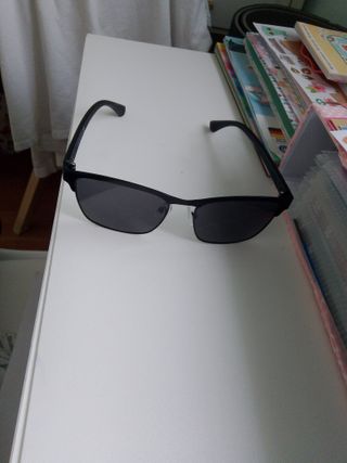 Gafas de sol Armani negras. 