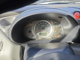 Nissan Almera 2001