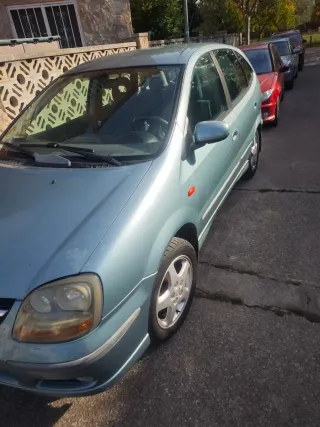 Nissan Almera 2001