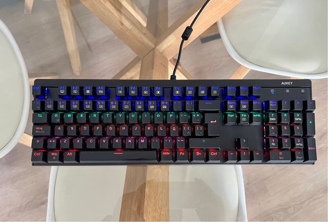 Teclado Mecánico AUKEY Led RGB Negro