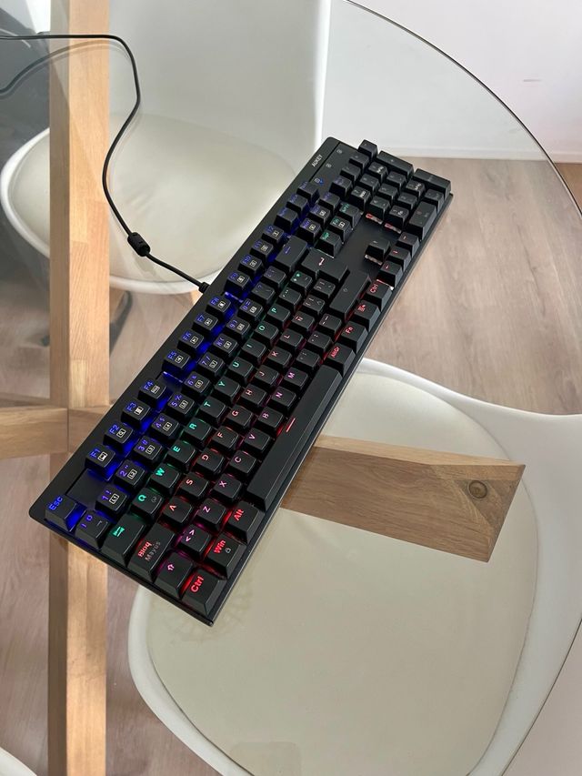 Teclado Mecánico AUKEY Led RGB Negro