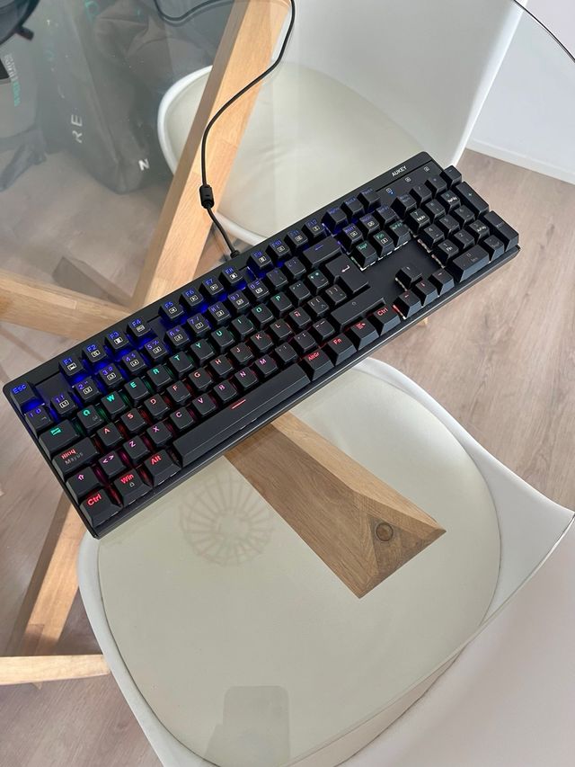 Teclado Mecánico AUKEY Led RGB Negro