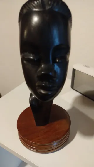 Testa donna africana in legno