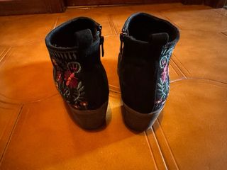 Botines negros bordados tacón 6cm