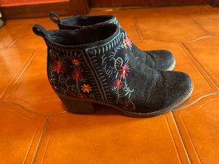 Botines negros bordados tacón 6cm