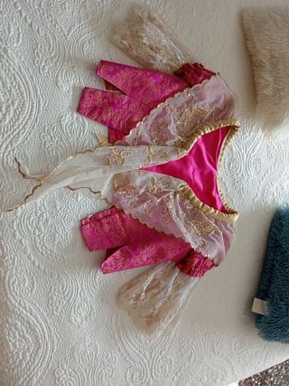 Traje de fallera  la falda mide 85 i corpiño 43