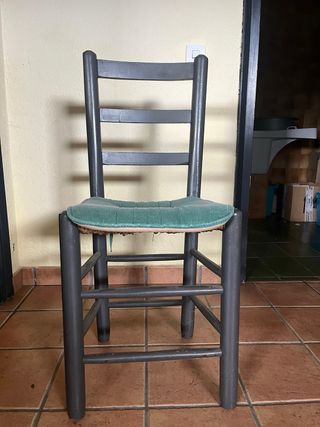 Silla de mimbre y madera