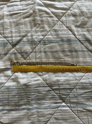 Catena dorata con due ganci