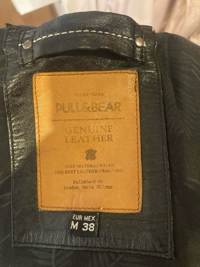 Cazadora de piel negra