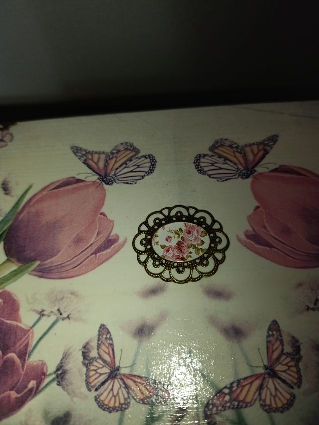 Caja cofre madera decoupage flores mariposas