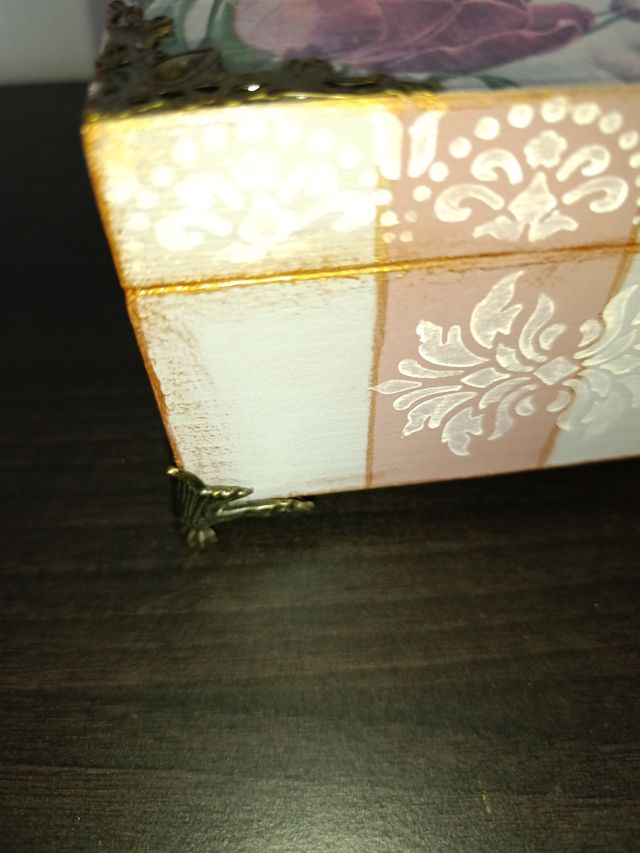 Caja cofre madera decoupage flores mariposas