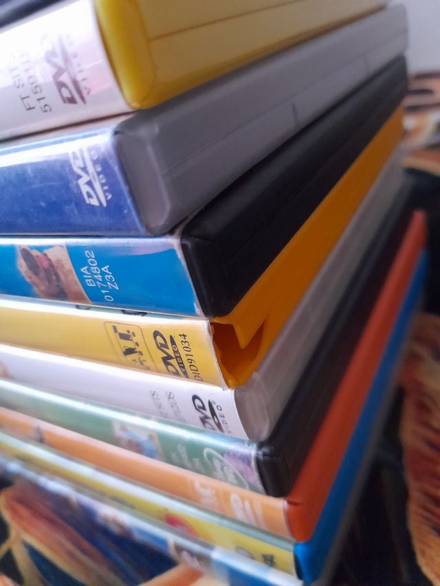 16 DVD tutti insieme a 10 euro