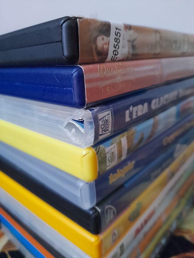 16 DVD tutti insieme a 10 euro