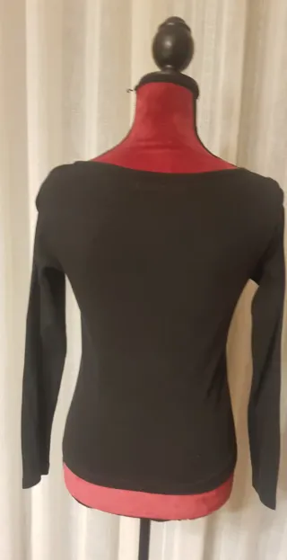 Camiseta Miss Sixty negra con lentejuelas. 
