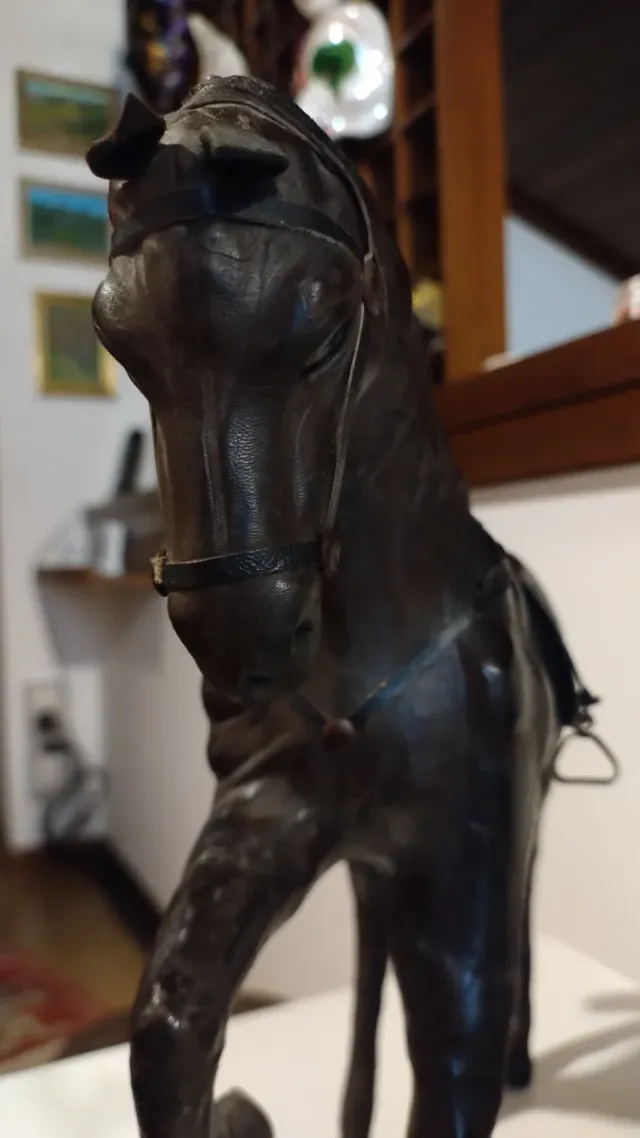 Cavallo in cuoio
