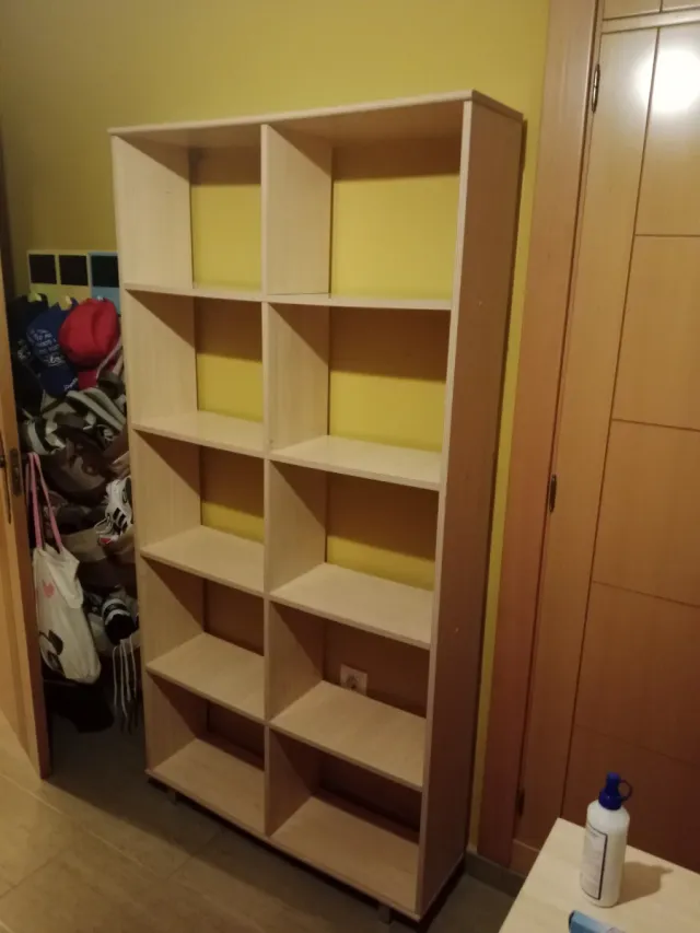 Estantería de madera color haya