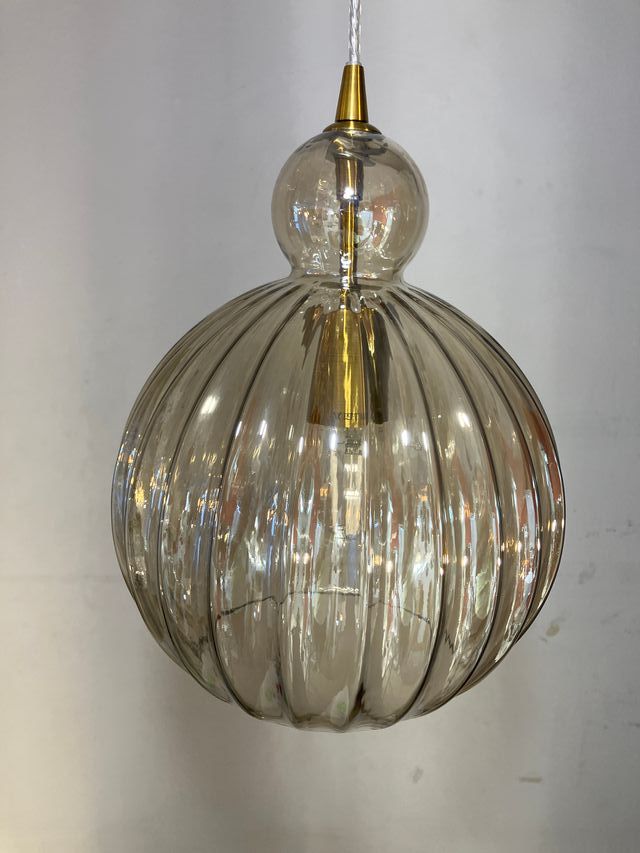 Lampadario sfera vetro plissettato ambra