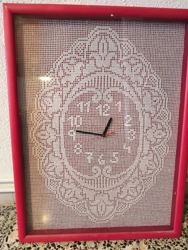 Reloj de ganchillo hecho a mano