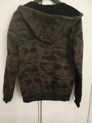 Cazadora estilo bomber diseño camuflaje Pull&Bear