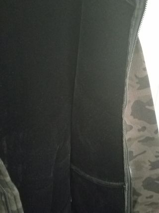 Cazadora estilo bomber diseño camuflaje Pull&Bear