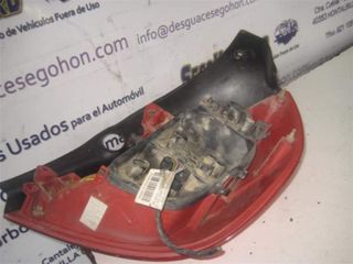 PILOTO TRASERO IZQUIERDO RENAULT CLIO III (2)