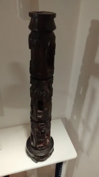 Totem in legno intarsiato
