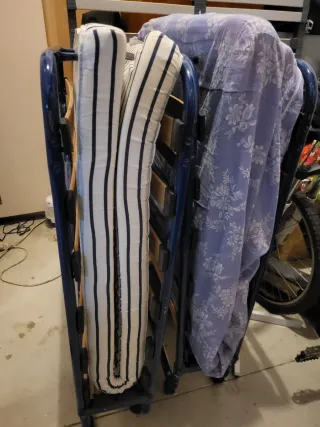 Plegatín metálico y madera