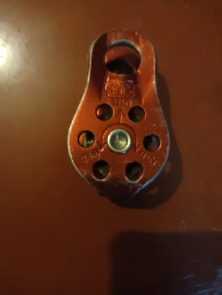 Polea Petzl 22KN Roja