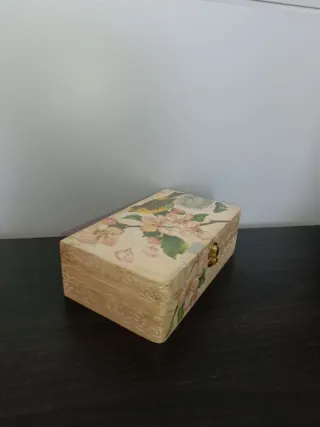 Caja de madera decorada decoupage