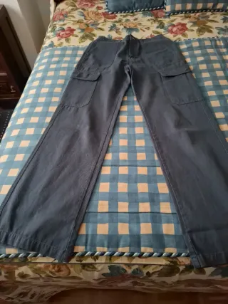 Pantalón cargo gris