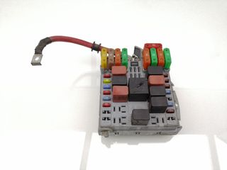 CAJA RELES / FUSIBLES FIAT LINEA (110)