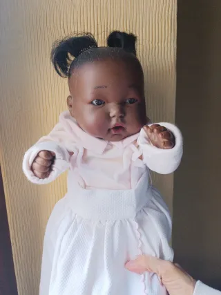 Muñeca bebé realista