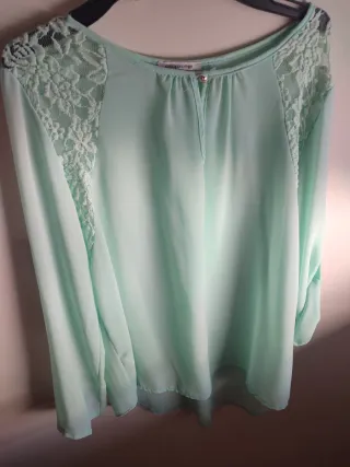 Camisa Celopwoman verde con encaje